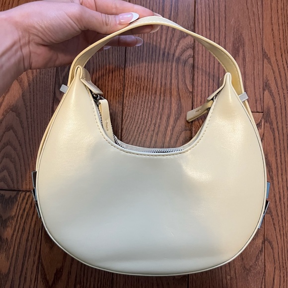 Yellow accent purse! - Picture 2 of 4